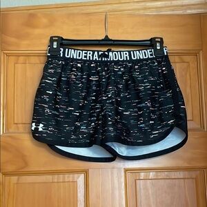 Under Armour Black and White Athletic Shorts Moisture-Wicking Elastic Waistband
